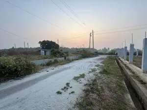 হাসপাতালের কাছে, সেক্টর ২৪-এ ৩ কাঠার প্লট