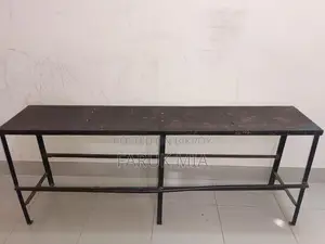 লোহার বেঞ্চ