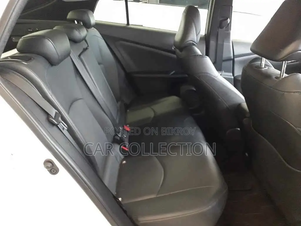 Toyota Prius S Touring selection 2020