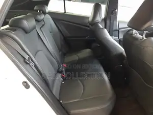 Toyota Prius S Touring selection 2020