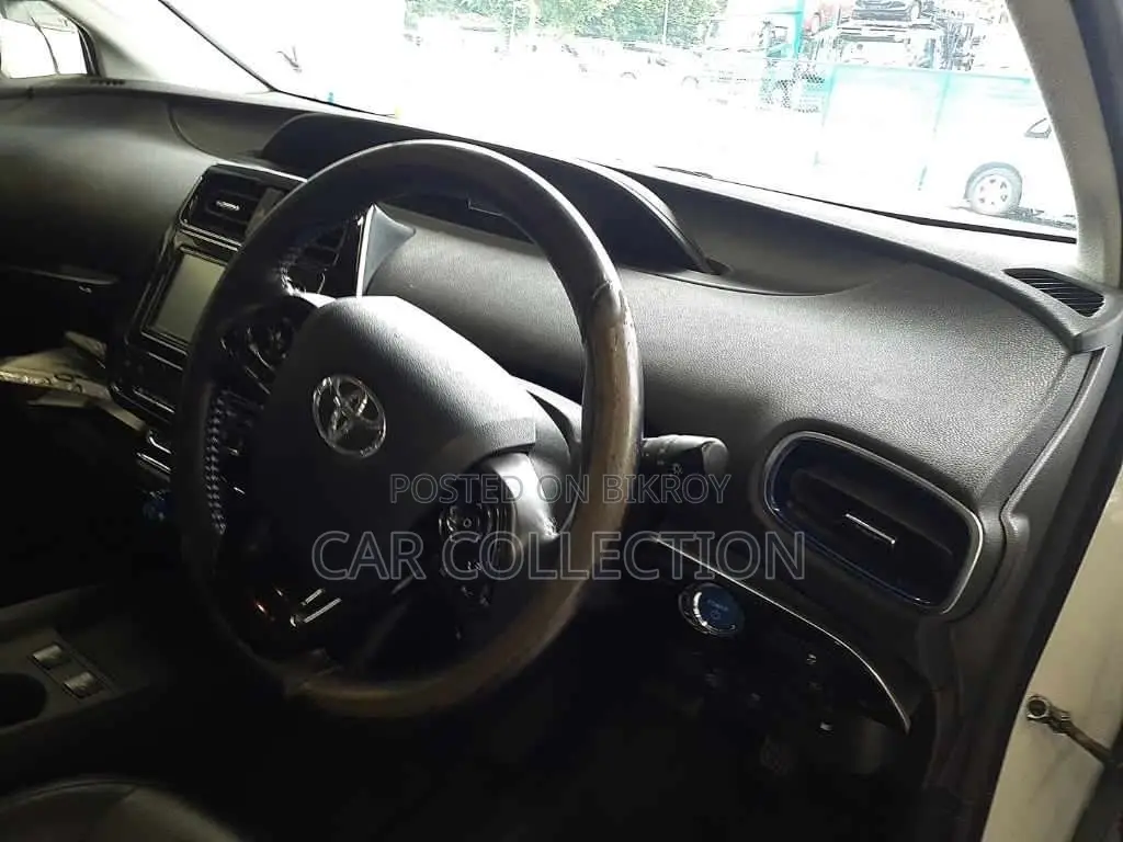 Toyota Prius S Touring selection 2020