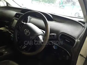 Toyota Prius S Touring selection 2020