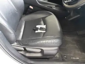 Toyota Prius S Touring selection 2020