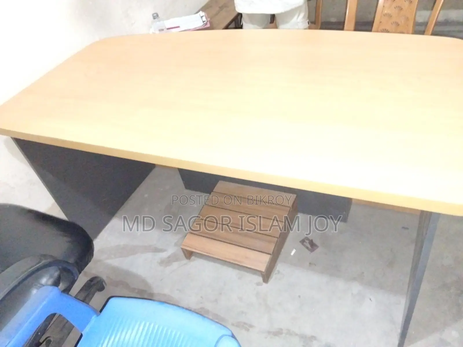 মেলামাইন বোর্ডের টেবিল