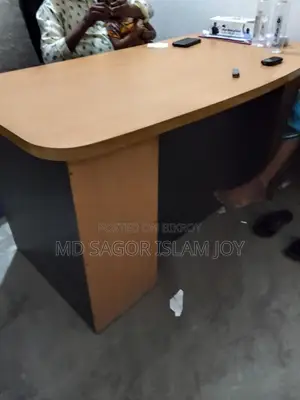 মেলামাইন বোর্ডের টেবিল