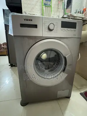 একটি পুরাতন ওয়াশিং মেশিন বিক্রয় করা হবে।