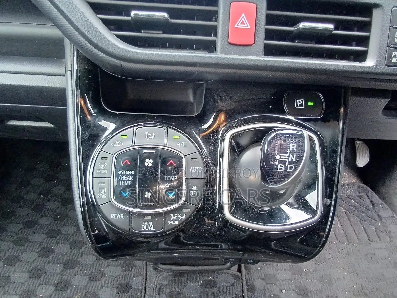 Toyota Noah G PKG HYB 2021