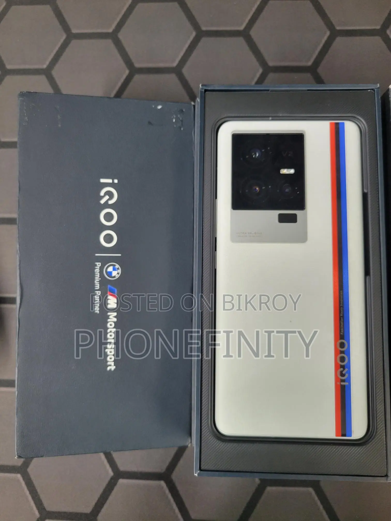 iQOO 11 16/256 (Used)