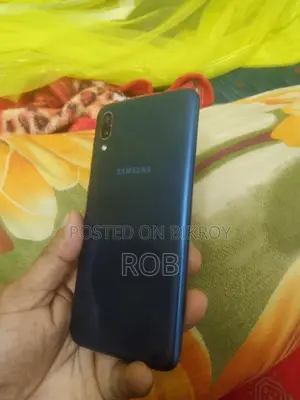 Samsung Galaxy M10 4G 2/32 GB (Used)