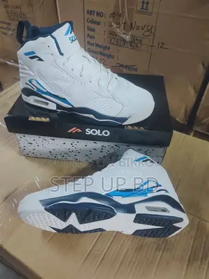 স্নিকার্স বিক্রয় হবে