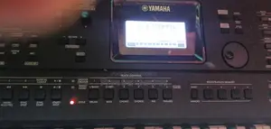 Yamaha PSR E473