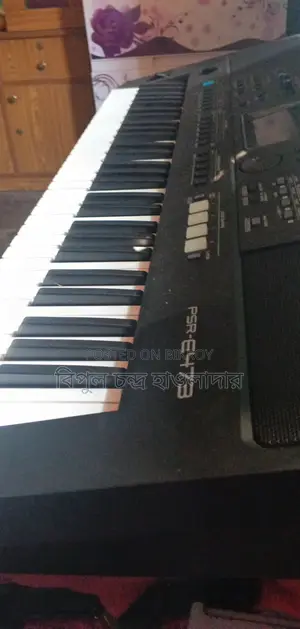 Yamaha PSR E473