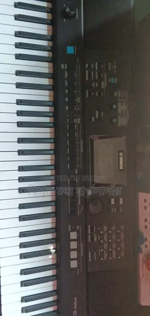 Yamaha PSR E473