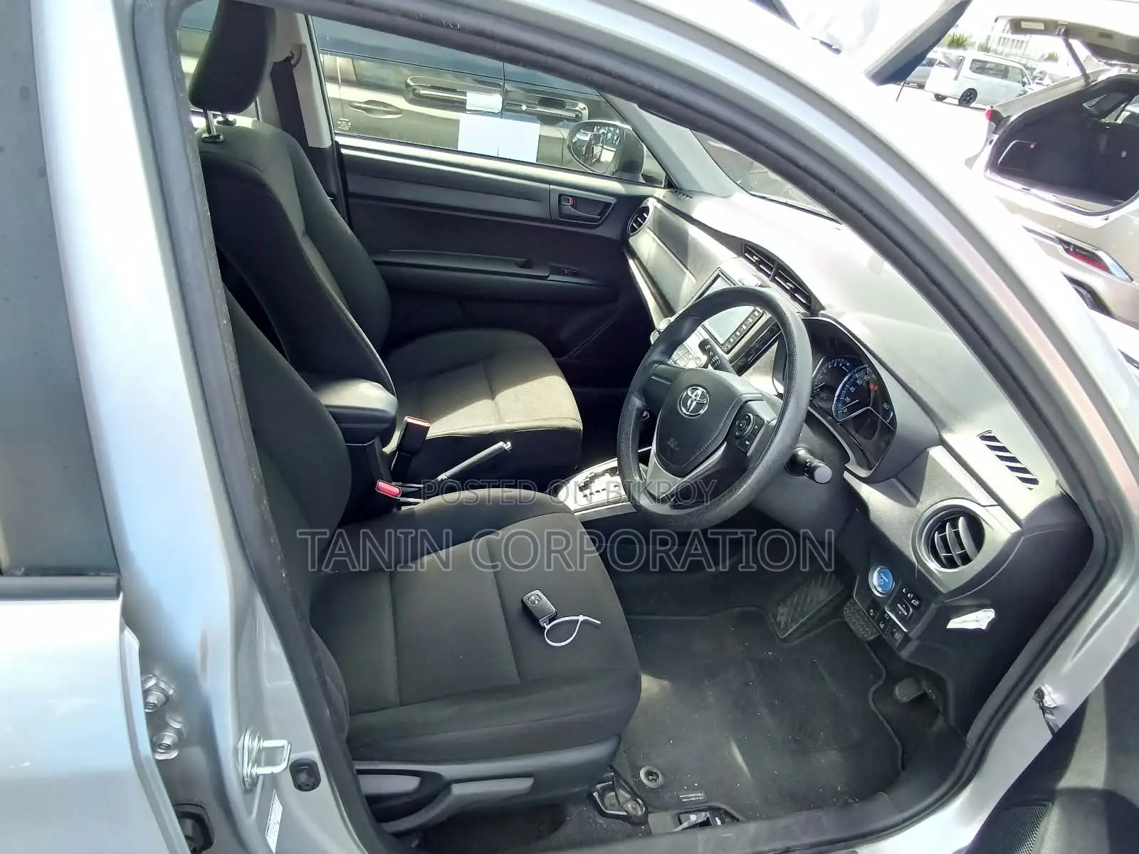 Toyota Axio Hybrid EX 2022