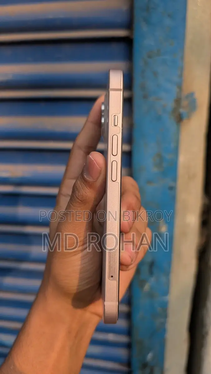 Apple iPhone 13 (Used)