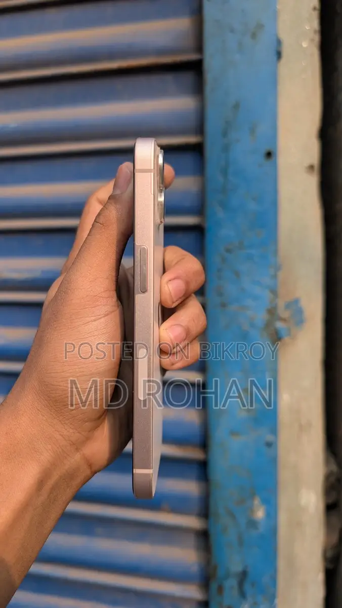 Apple iPhone 13 (Used)