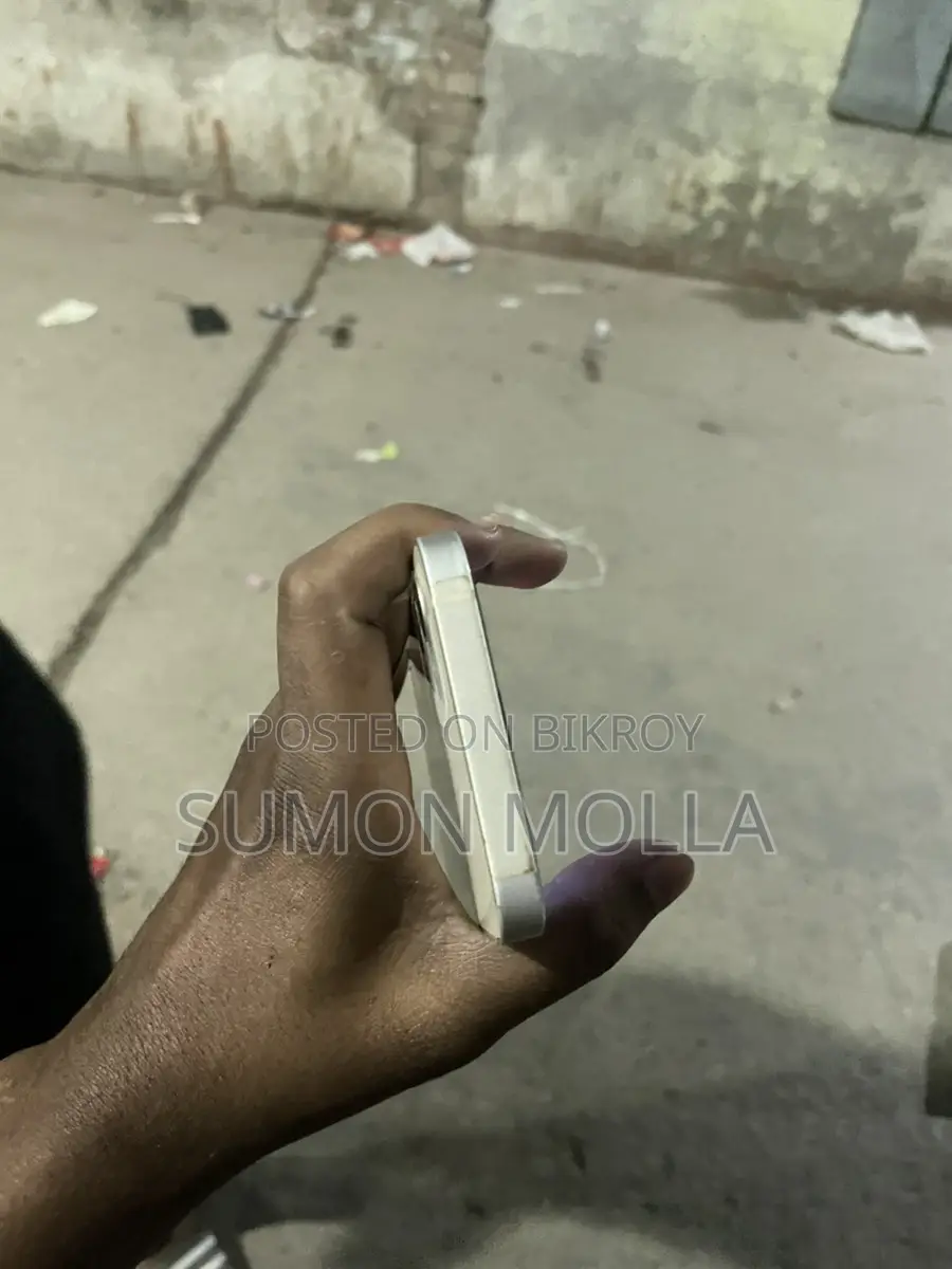Apple iPhone 12 (Used)