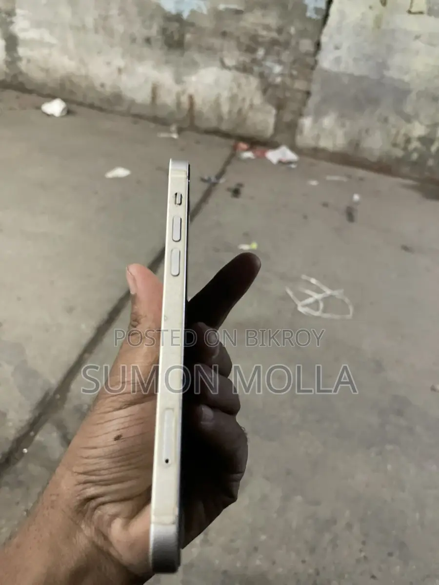 Apple iPhone 12 (Used)