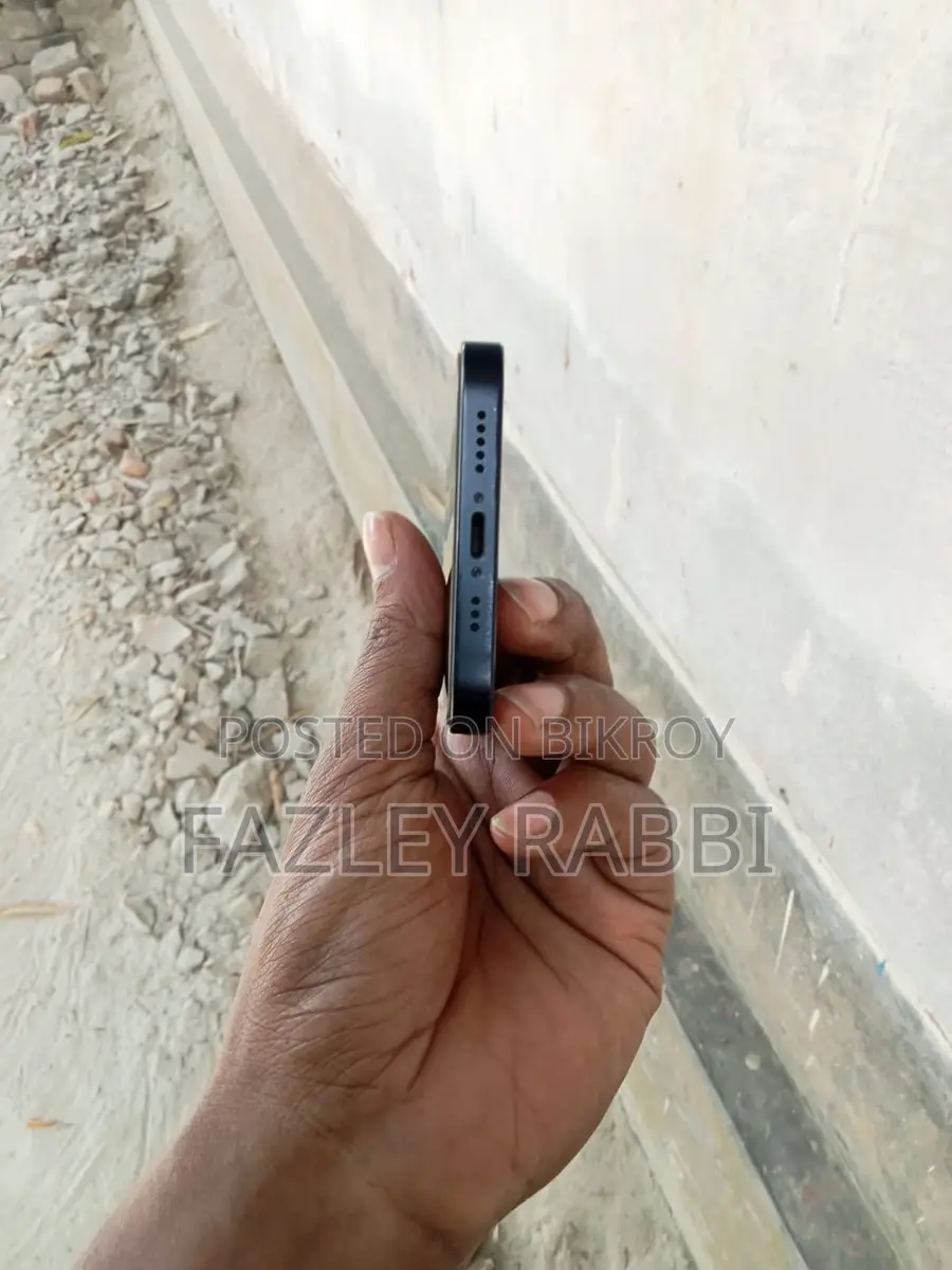 Apple iPhone 12 (Used)