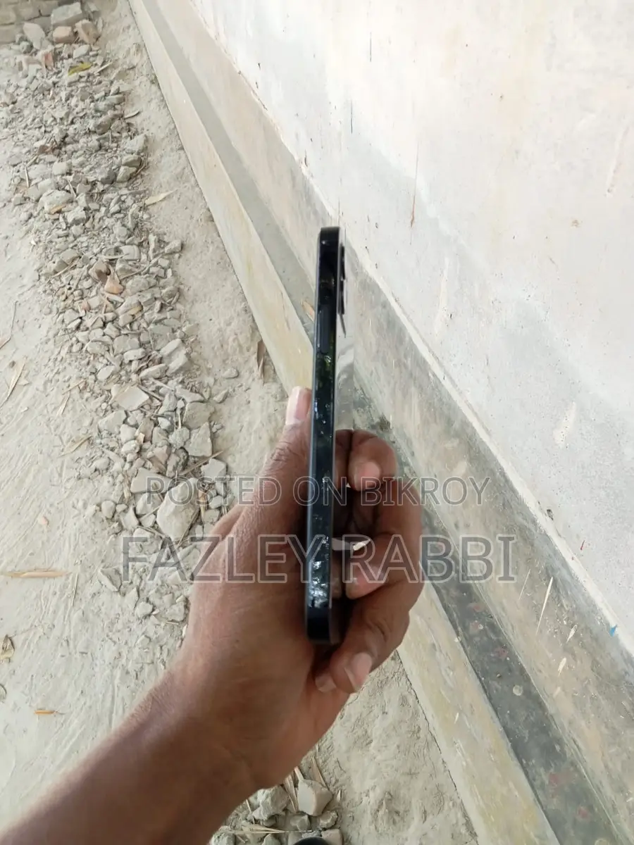 Apple iPhone 12 (Used)