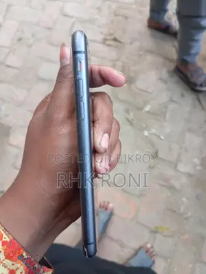 Apple iPhone 11 . (Used)