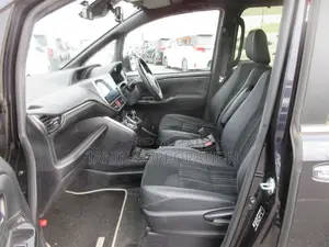 Toyota Esquire Hybrid GI Premium 2021