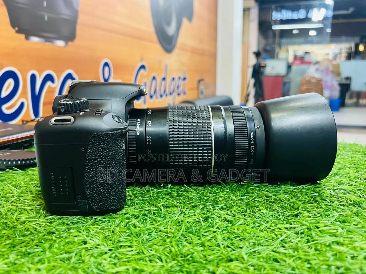 Canon 550D body with 75-300 zoom lens