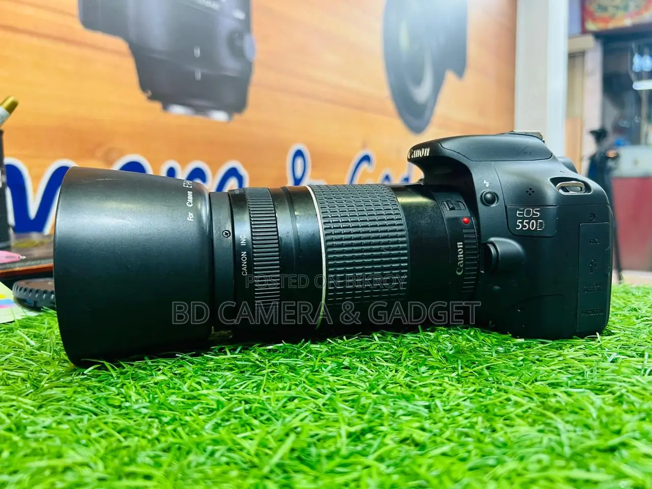 Canon 550D body with 75-300 zoom lens