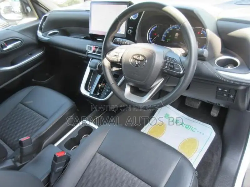 Toyota Noah SZ Hybrid 2022