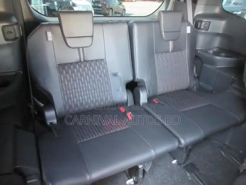 Toyota Noah SZ Hybrid 2022