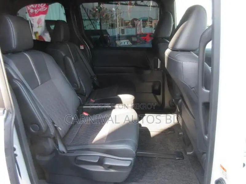 Toyota Noah SZ Hybrid 2022
