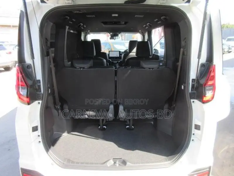 Toyota Noah SZ Hybrid 2022