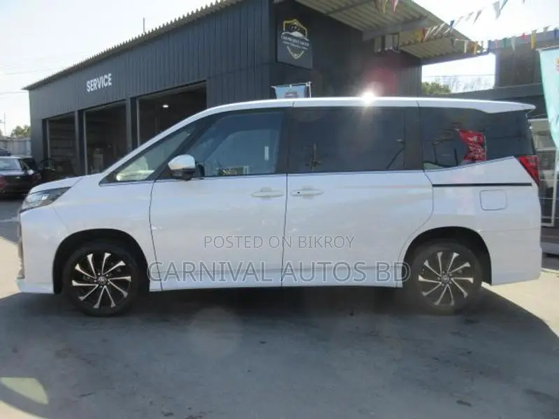Toyota Noah SZ Hybrid 2022