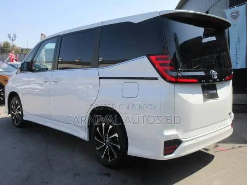 Toyota Noah SZ Hybrid 2022