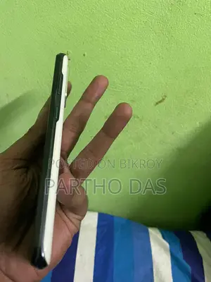 Samsung Galaxy S20 (Used)