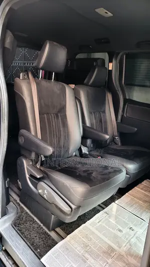 Toyota Esquire TWO DOOR POWER PUSH 2020