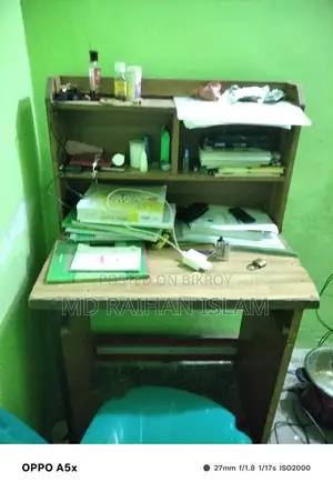 পড়ার টেবিল