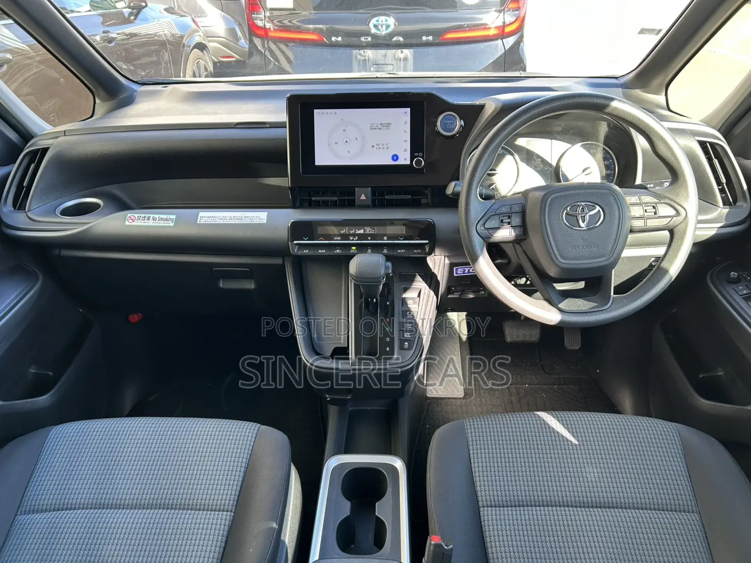 Toyota Noah X HYB PUSH 62062KM 2022