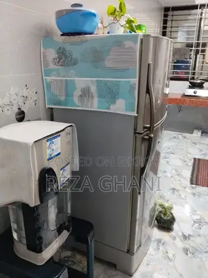 Fridge in excellent condition. Sharp brand fridge.