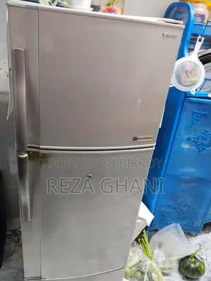 Fridge in excellent condition. Sharp brand fridge.