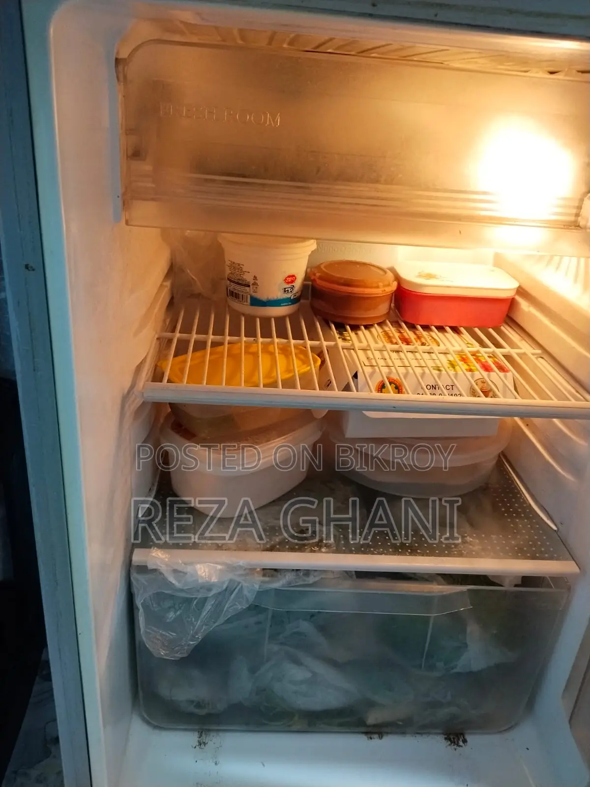 Fridge in excellent condition. Sharp brand fridge.