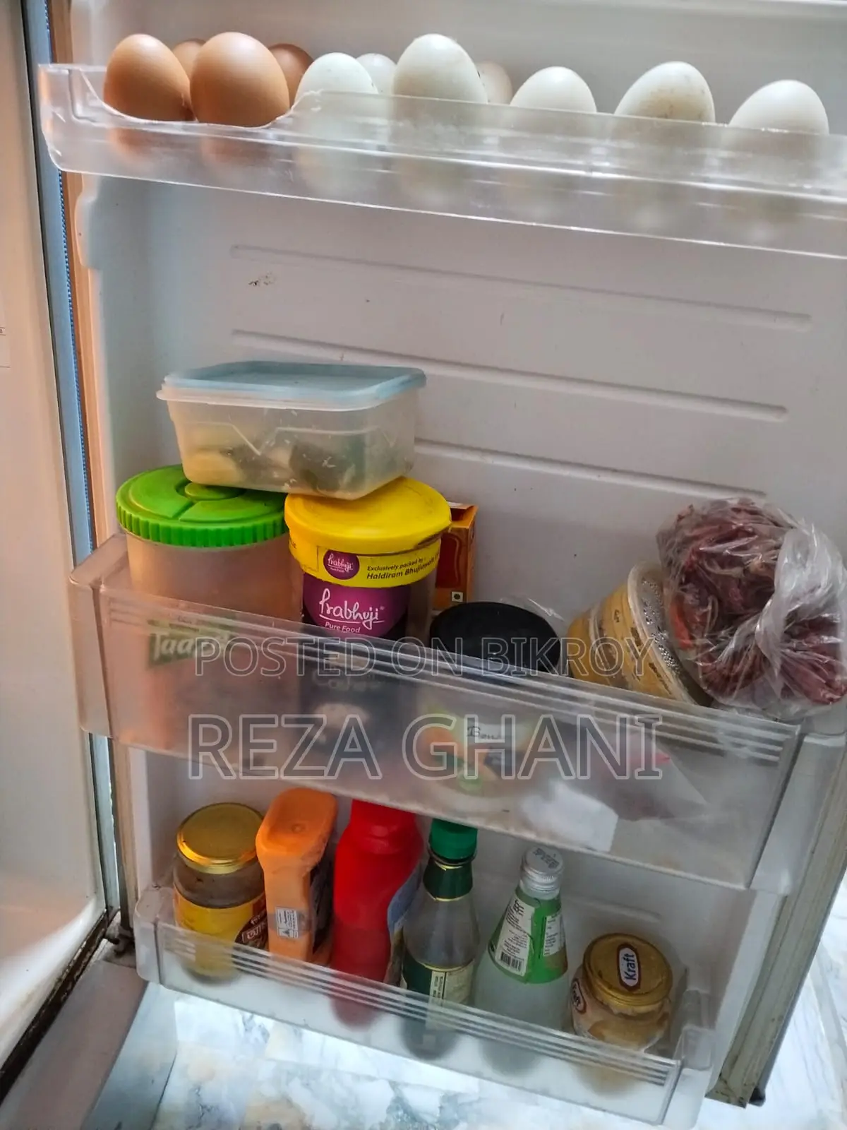 Fridge in excellent condition. Sharp brand fridge.