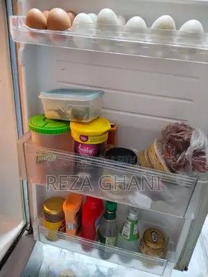 Fridge in excellent condition. Sharp brand fridge.