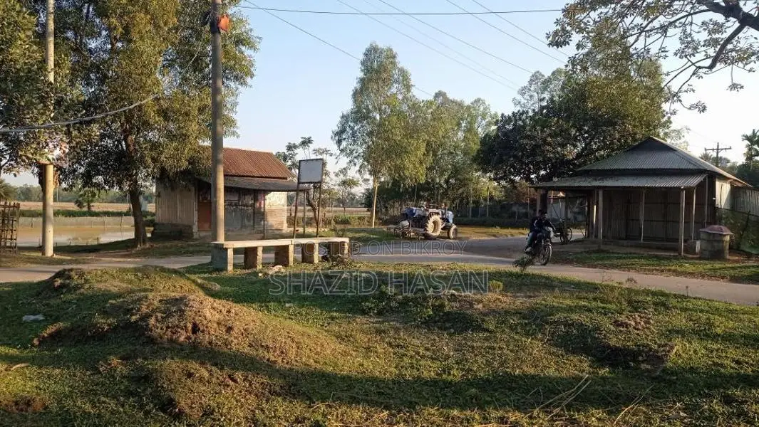 Pond for sale with shop at 3-way intersection in commercial area.