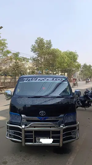টয়োটা হাইয়েস সুপার জিএল ২০১২