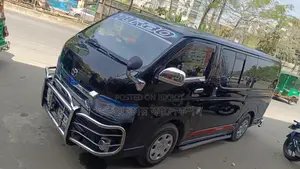 টয়োটা হাইয়েস সুপার জিএল ২০১২
