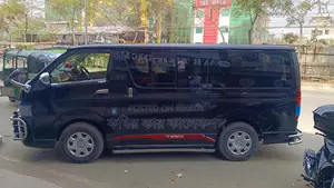 টয়োটা হাইয়েস সুপার জিএল ২০১২