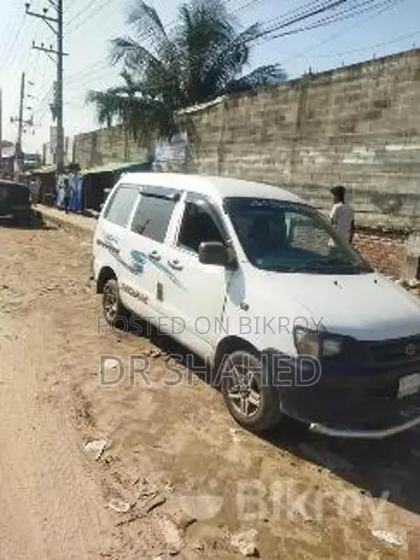 Toyota Noah 2.0 FWD (8 Seater) 2004 White