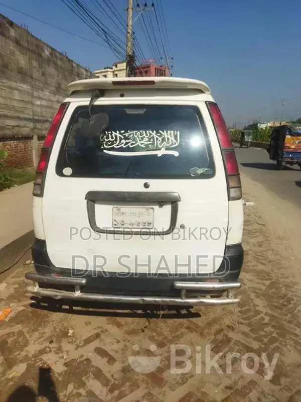 Toyota Noah 2.0 FWD (8 Seater) 2004 White