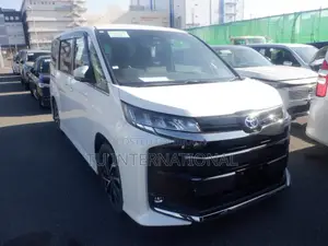 Toyota Noah SZ HYBRID 2023
